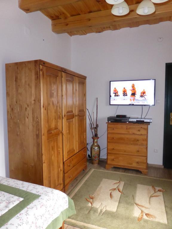 Tündérgyöngye Apartmanház Zirc Exterior foto