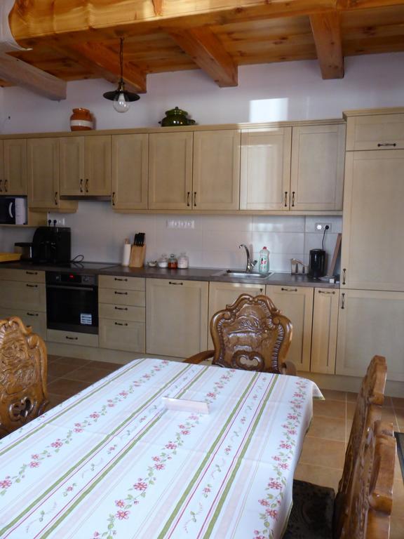 Tündérgyöngye Apartmanház Zirc Exterior foto