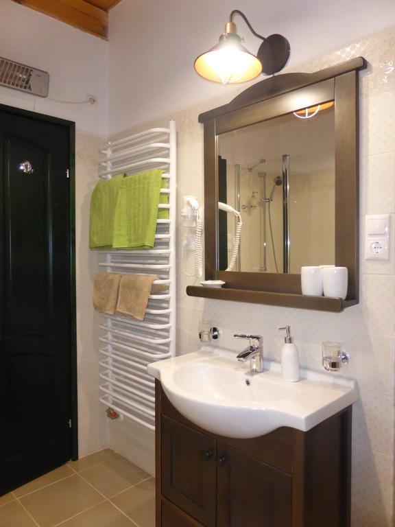Tündérgyöngye Apartmanház Zirc Exterior foto
