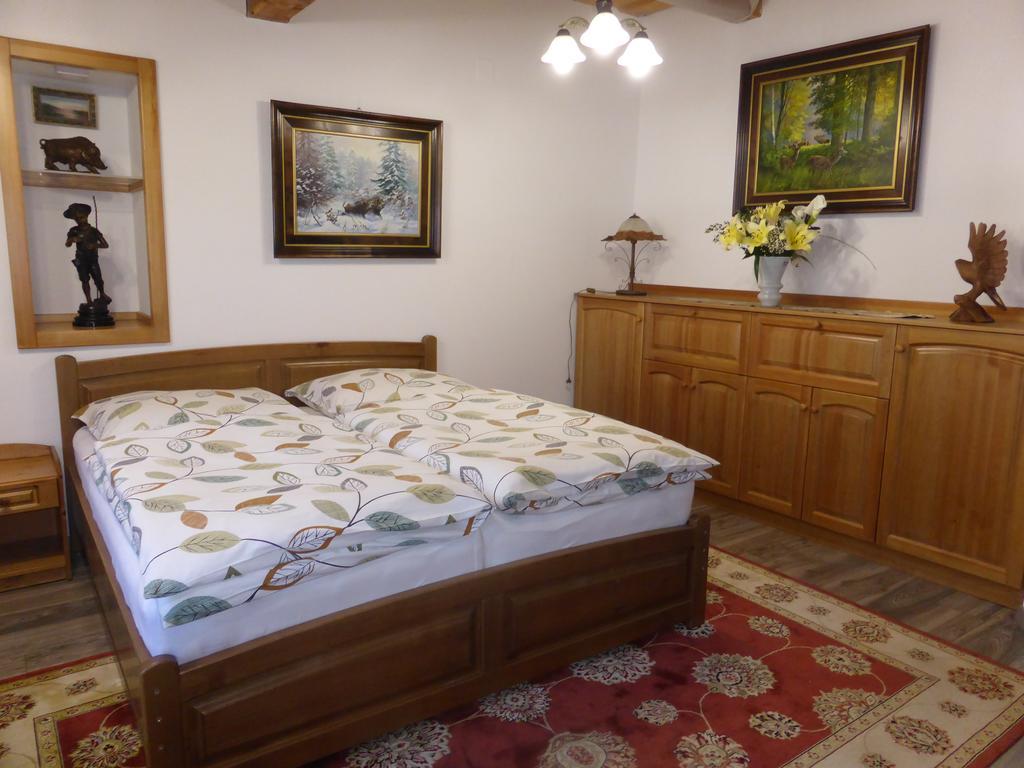 Tündérgyöngye Apartmanház Zirc Exterior foto