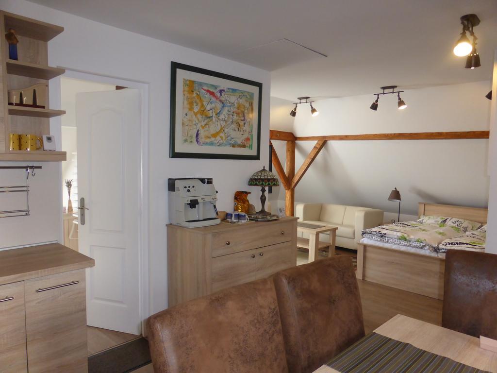 Tündérgyöngye Apartmanház Zirc Exterior foto