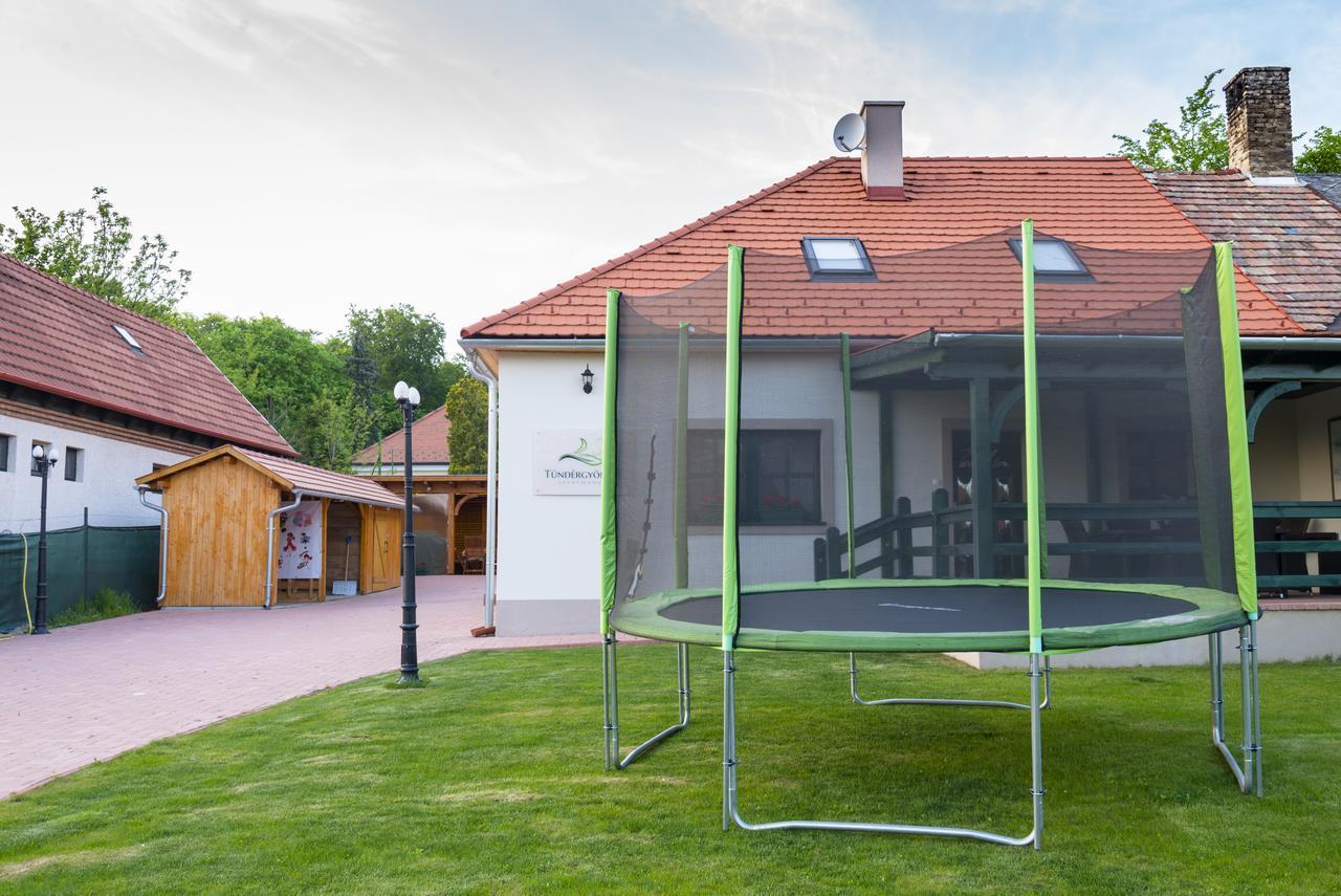 Tündérgyöngye Apartmanház Zirc Exterior foto